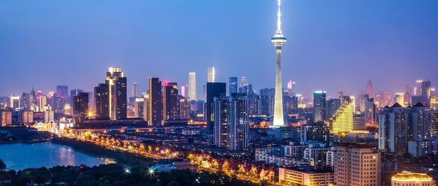 天津阳光下的温馨日常